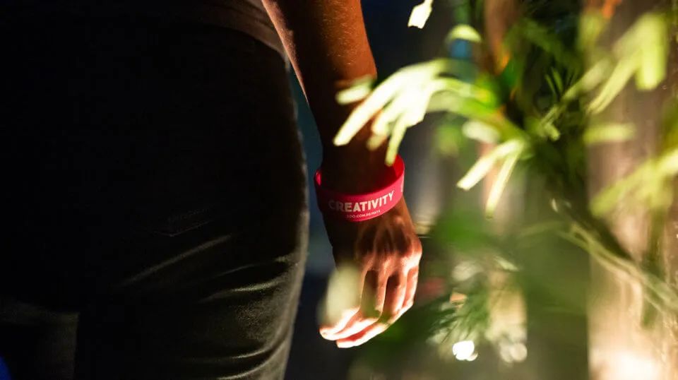 新加坡动物园周年庆活动策划了亚洲第一个沉浸式多媒体夜游体验